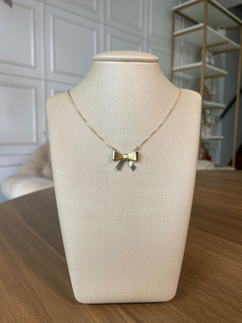Colar lacinho semijoia banhado no ouro 18k