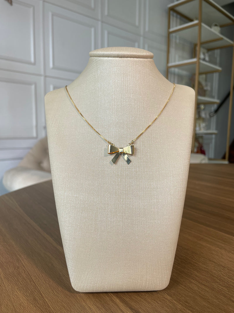 Colar lacinho semijoia banhado no ouro 18k